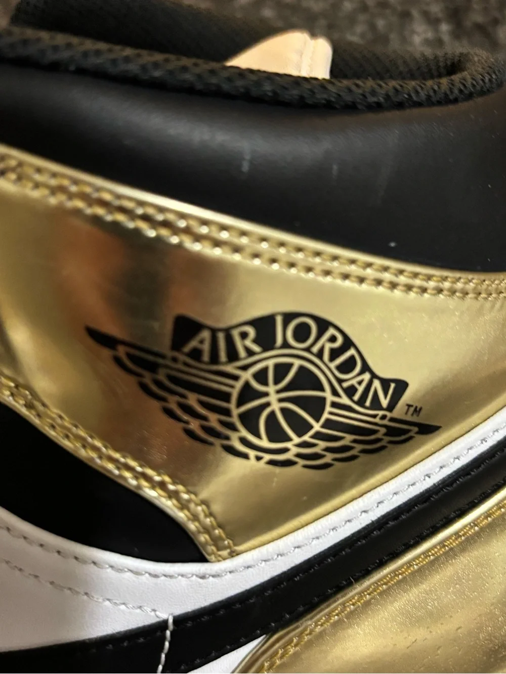Nike Air Jordan 1 Mid Metallic Gold size 12